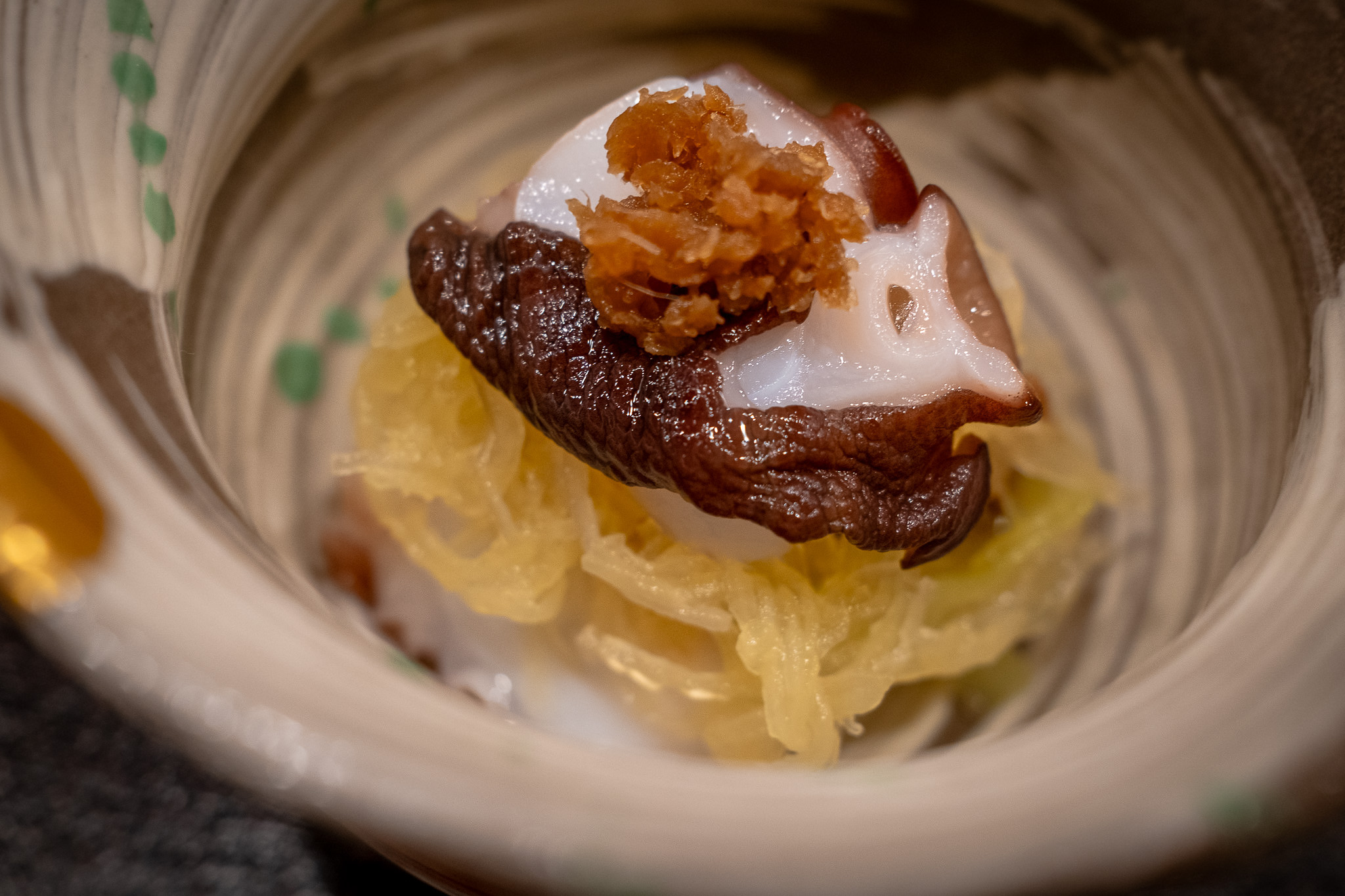 料理の味を邪魔せず、最初の一杯を彩るROCOCOの存在