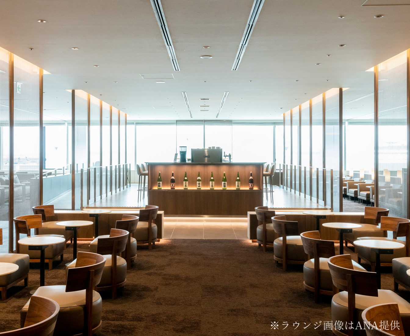 ANA SUITE LOUNGE ROCOCOは「ANA SUITE LOUNGE」のBARカウンターで提供される唯一のビール